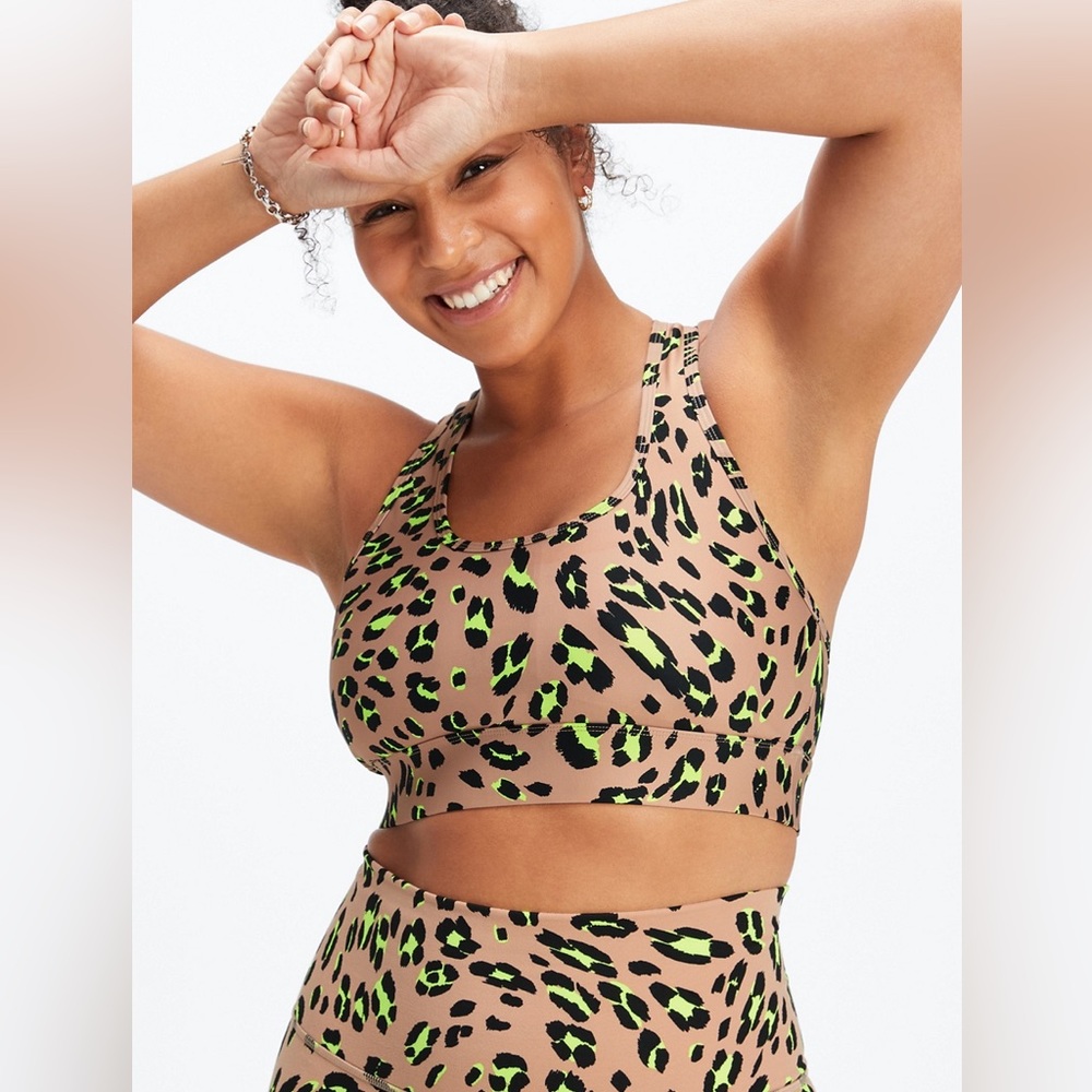 Fabletics Plus Size On The Go Medium Impact Sports Bra Size 2X Desert Wavy Leo